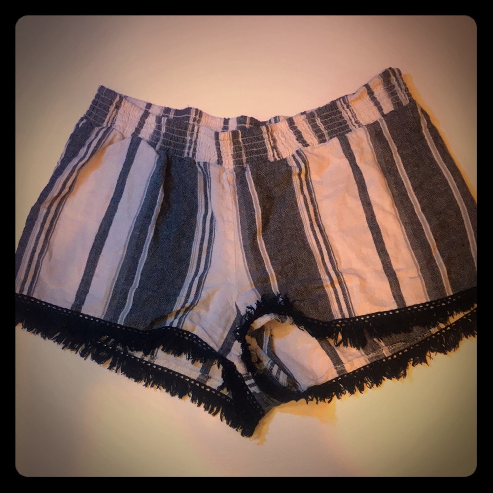Comfy beach shorts (Never Warn)